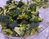 Foto del paso 2 de la receta: Fideos con brócoli y salchichas