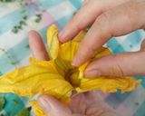 Foto del passaggio 2 della ricetta Fiori di zucca ripieni