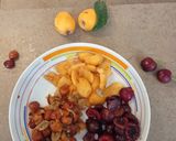 Foto del passaggio 3 della ricetta Yogurt alla frutta fresca: Ciliegie, Nespole, Giuggiole e menta fresca