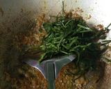 Foto langkah ke 3 dari resep Nasi Goreng Kuning Daun Mengkudu.