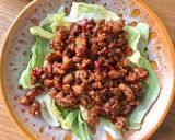 Hình bước làm 3 của món Salad Thịt Băm Rang Tương Cà
