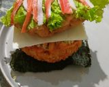 Foto langkah ke 5 dari resep Burgushi (Burger Sushi).