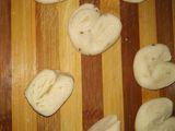 सूजी हार्ट पफ पूरी (Suji Heart Puff Puri recipe in Hindi)