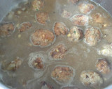 Foto del paso 8 de la receta: Albóndigas con piñones en salsa de vino