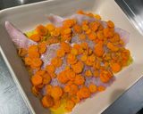 Une image de l'étape 6 de Ailes de raie aux jeunes carottes et ail noir.