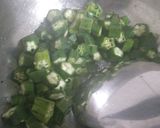 मसाला भेंडी भाजी (masala bhendi bhaji recipe in marathi) रेसिपी स्टेप 2 फोटो 