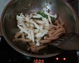 Foto langkah ke 2 dari resep Pad krapow Jamur Shimeji.