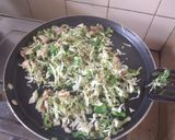 A picture of step 17 of Green Singaporiean Rice.