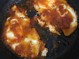 Huevos estrellados en sofrito