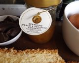 Foto del paso 1 de la receta: Puding de pandoro con chocolate y mermelada de melocotón al champagne