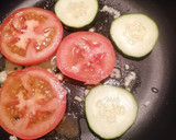 Foto del paso 1 de la receta: Torti pizza de pepino y tomate