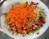 Une image de l'étape 15 de Salade de coquillettes aux carottes, tomates bicolores et oignon rouge.