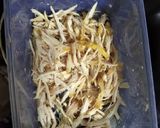 Foto langkah ke 2 dari resep Cireng isi ayam suwir pedas.