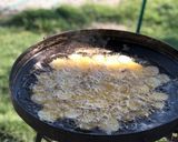 Foto del paso 3 de la receta: Pollo frito con papas al Disco 😋