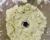 A picture of step 3 of Avocado Milkshake.