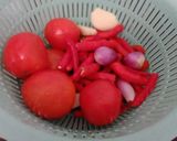 Foto langkah ke 1 dari resep Sambal Tomat Pelengkap "Nasi Kuning".