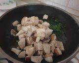 Foto del passaggio 1 della ricetta Reginette ai funghi porcini e pomodorini