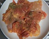 Foto del paso 2 de la receta: Contramuslos de pollo rural al horno con patatas, zanahorias, cebollas, setas y guisantes