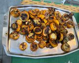 Une image de l'étape 6 de Courgettes jaunes marinées grillées à la plancha.