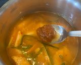 Hình bước làm 2 của món Canh Kim Chi Râu Mực