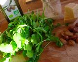 Une image de l'étape 1 de Pesto de roquette, amandes et noisettes.