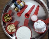 मावा केसर पिस्ता आईस्क्रीम (mawa kesar pista ice cream recipe in marathi) रेसिपी स्टेप 1 फोटो