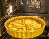 Foto del passaggio 10 della ricetta Torta di Mele con base di Frangipane e Composta di Ciliege
