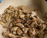รูปขั้นตอนการทำที่ 2 ของ หมูทอดกระเทียมพริกไทยแห้งคลุกไข่