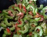 Foto langkah ke 4 dari resep Tumis Pare Udang.