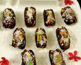 A picture of step 3 of Paan coconut flavoured dates.