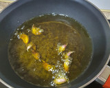Foto del paso 1 de la receta: Huevos rotos con pico de gallo