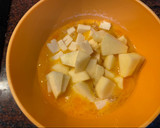 Foto del paso 1 de la receta: Huevos revueltos con manzana y queso