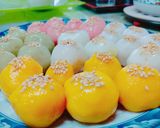 A picture of step 4 of Five-Color Bánh Trôi (Vietnamese Glutinous Rice Balls).