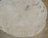 A picture of step 5 of Aloo paratha.