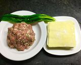 Hình bước làm 1 của món Hoành thánh . Bữa sáng thứ 7