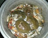 Foto langkah ke 2 dari resep Kepiting Goreng Mentega.