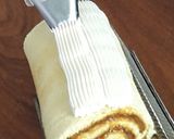 Foto del paso 7 de la receta: Pionono relleno de dulce de leche, decorado con crema chantilly