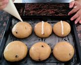 Foto del paso 7 de la receta: Pancitos con cruz (Hot cross buns)