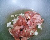 Hình bước làm 2 của món Mì xào tôm rau củ và nấm đùi gà