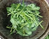 Foto langkah ke 3 dari resep Tumis Kangkung Saos Tiram.