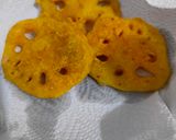 Foto langkah ke 3 dari resep Akar Teratai Goreng.