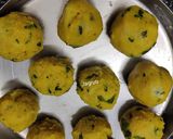 A picture of step 3 of Masala Vada Pav !!.