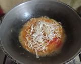 Foto langkah ke 2 dari resep Seblak makroni kerupuk+toge.