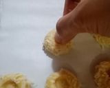 Foto langkah ke 5 dari resep Strawberry Thumbprint Cookies.