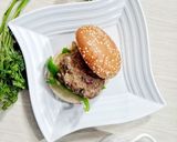 Foto langkah ke 7 dari resep Philly Cheese Steak Burger.