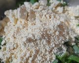 A picture of step 2 of Palak pakoda.