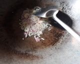 Foto langkah ke 2 dari resep Tumis kol goreng pedas.