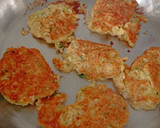 Foto del paso 6 de la receta: Tortitas de calabacín con salsa de yogur