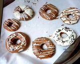 A picture of step 4 of White chocolate donuts.