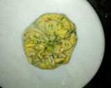 A picture of step 8 of Tomato methi leaves paratha.